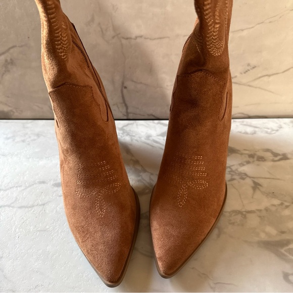 Women's Faux Suede Embroidered Knee High Cowboy Boots Size 8 Light Brown - NWOT - Picture 3 of 13